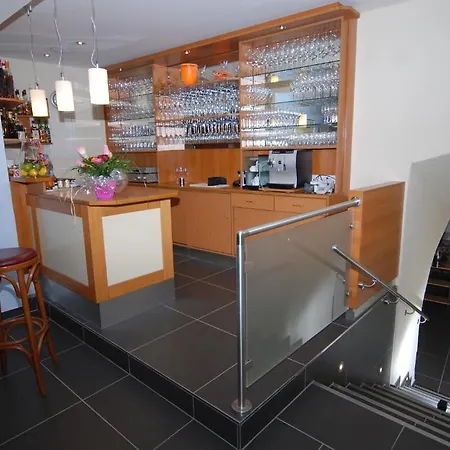 Otel Harry's Vinothek & Restaurant Traben-Trarbach