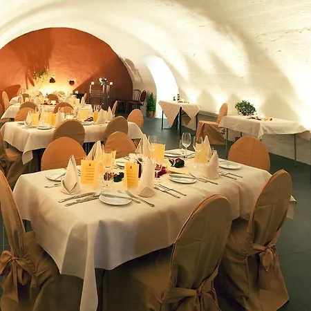 Harry's Vinothek & Restaurant Otel